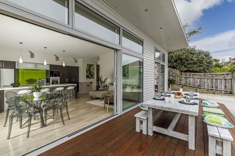 Photo of property in 8a Wairere Road, Torbay, Auckland, 0630