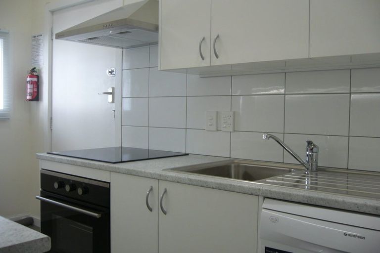 Photo of property in 4 Hawker Street, Mount Victoria, Wellington, 6011