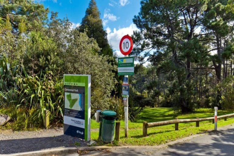 Photo of property in 1b Rae Road, Campbells Bay, Auckland, 0620