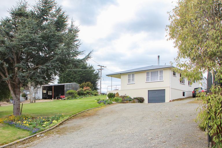 Photo of property in 25 Main Road, Maheno, Oamaru, 9495