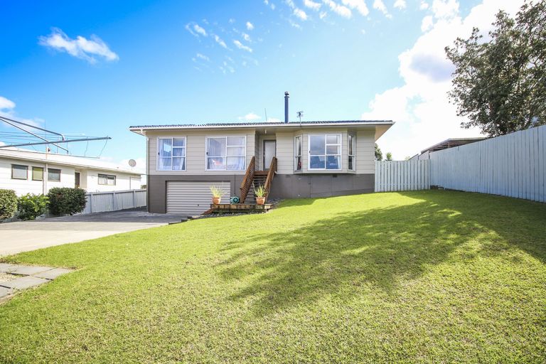 Photo of property in 31 Hobsonville Road, West Harbour, Auckland, 0618
