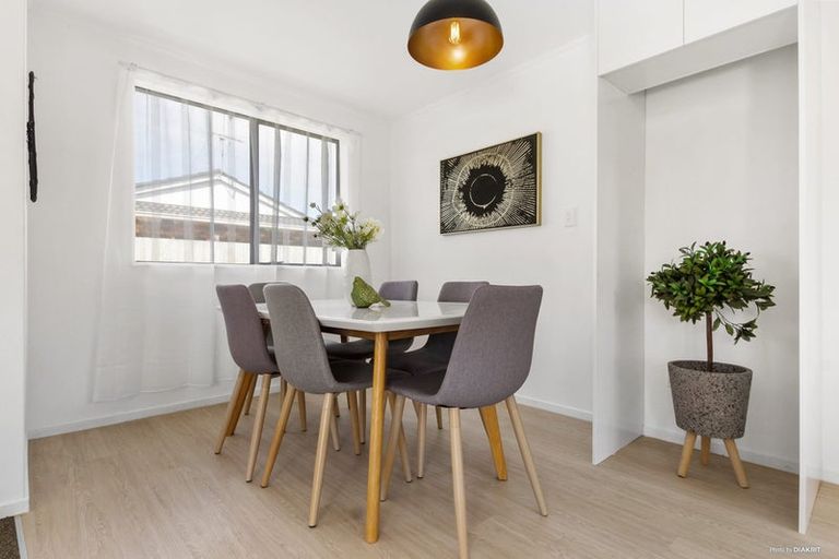 Photo of property in 3/27 Karepo Crescent, Ranui, Auckland, 0612