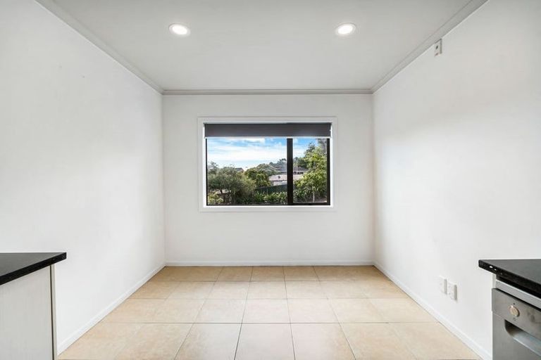 Photo of property in 4/2 Swan Hill Drive, Glen Eden, Auckland, 0602