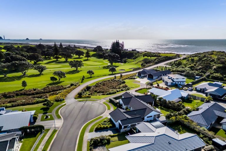 Photo of property in 6 Pebble Beach Court, Waiwhakaiho, New Plymouth, 4312