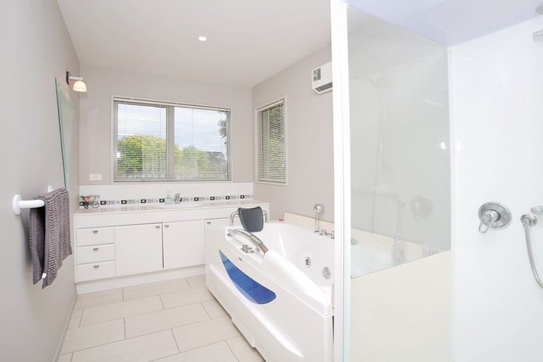 Photo of property in 17 Rosewood Drive, Rosedale, Invercargill, 9810