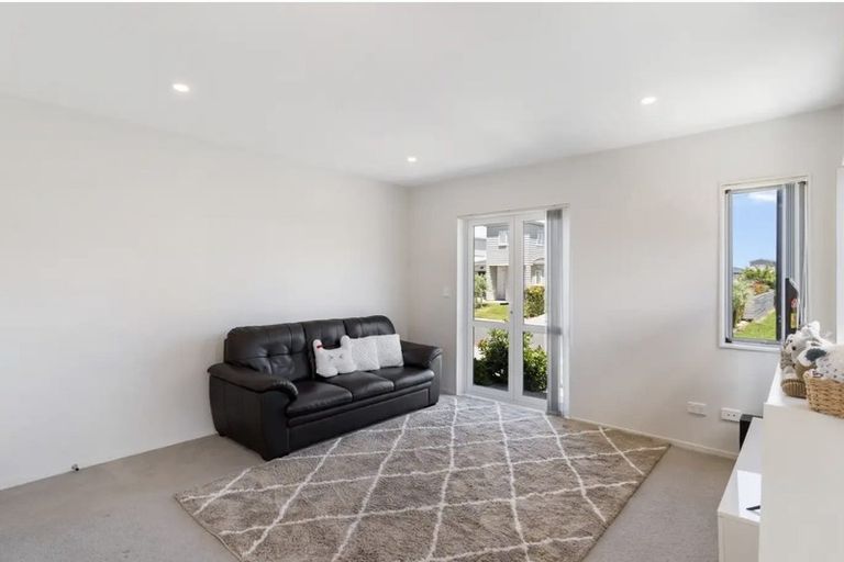 Photo of property in 63 Divide Loop, Takanini, 2112