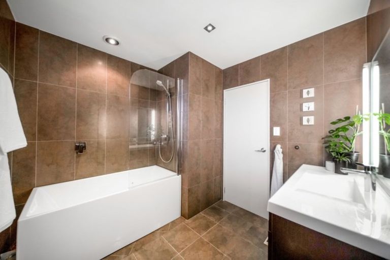 Photo of property in 1/36 Darren Crescent, Half Moon Bay, Auckland, 2012