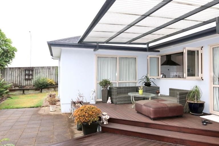 Photo of property in 13 Fearnley Grove, Albany, Auckland, 0632