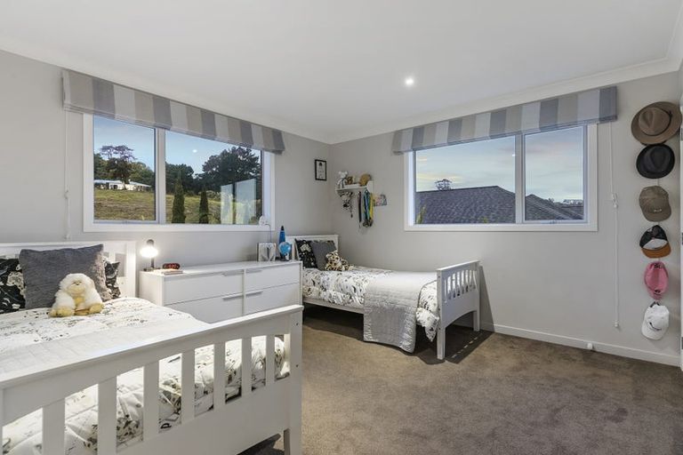 Photo of property in 8 Verley Rise, East Tamaki Heights, Auckland, 2016