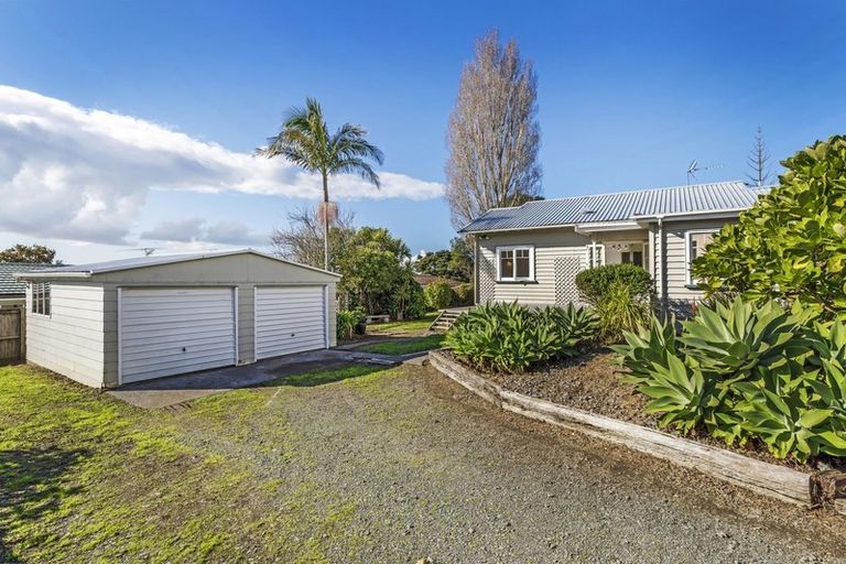 Photo of property in 2/165a Colwill Road, Massey, Auckland, 0614