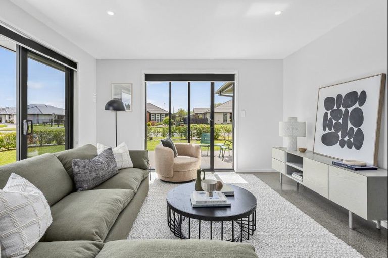 Photo of property in 1 Clifford Close, Leamington, Cambridge, 3432