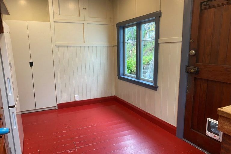 Photo of property in 73 Todman Street, Brooklyn, Wellington, 6021