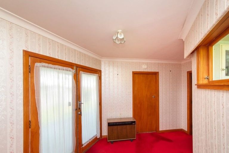 Photo of property in 2 York Place, Awapuni, Palmerston North, 4412