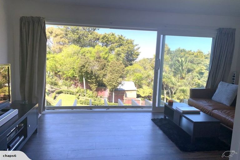 Photo of property in 111 Pupuke Road, Northcote, Auckland, 0627