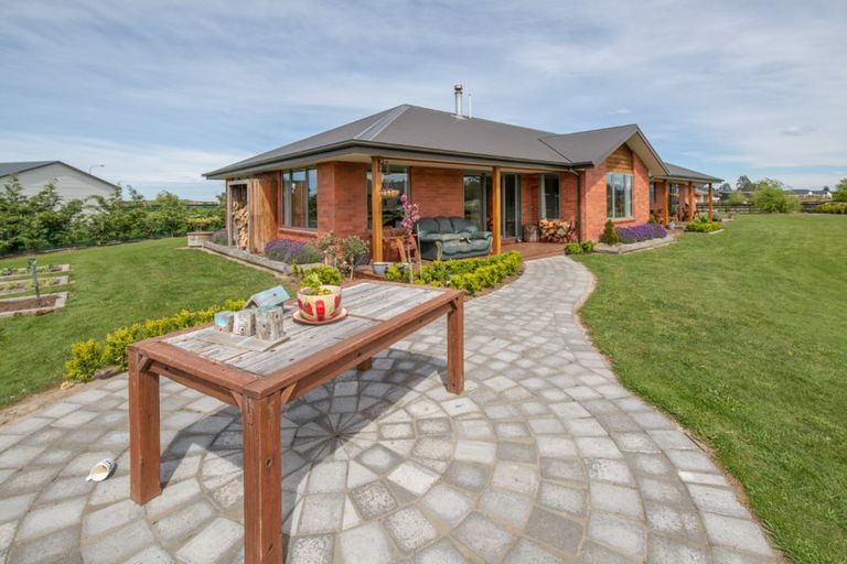 Photo of property in 18 Whitcombe Place, Darfield, 7571