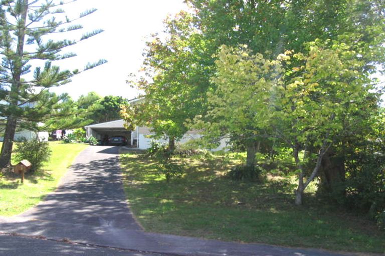 Photo of property in 3 Tahu Crescent, Sunnynook, Auckland, 0620