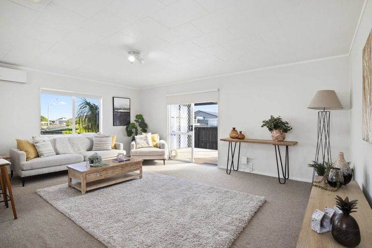 Photo of property in 2 Duke Avenue, Pukekohe, 2120