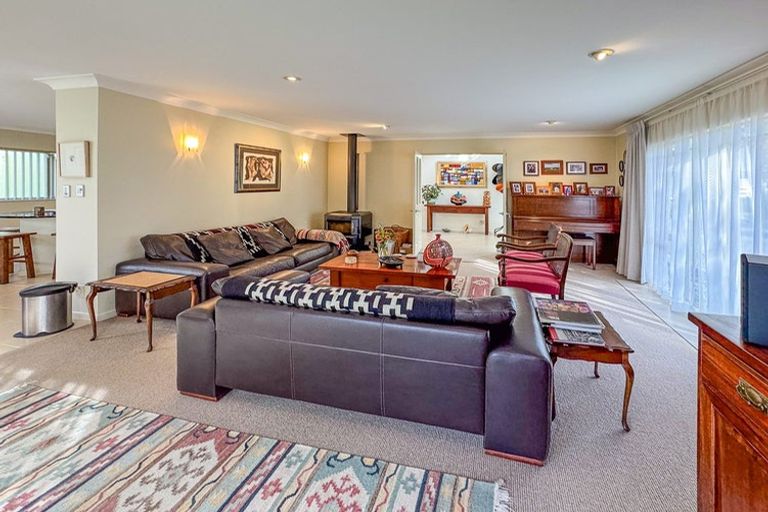 Photo of property in 2/3 Oban Road, Browns Bay, Auckland, 0630