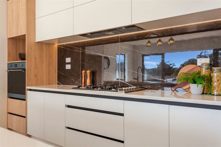 Photo of property in 10 Cutfield Lane, Kumeu, 0810