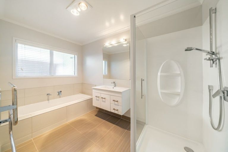 Photo of property in 29 Mt Marua Drive, Timberlea, Upper Hutt, 5018