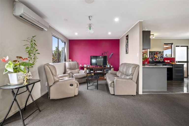Photo of property in 1/9 Penion Drive, Flat Bush, Auckland, 2023