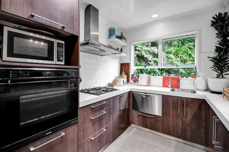 Photo of property in 118 Huatoki Street, Frankleigh Park, New Plymouth, 4310