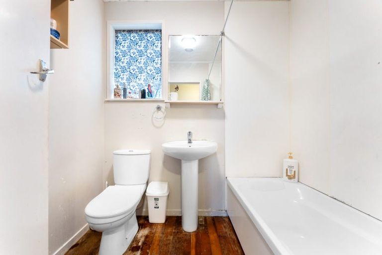 Photo of property in 90 Riverpark Crescent, Henderson, Auckland, 0610