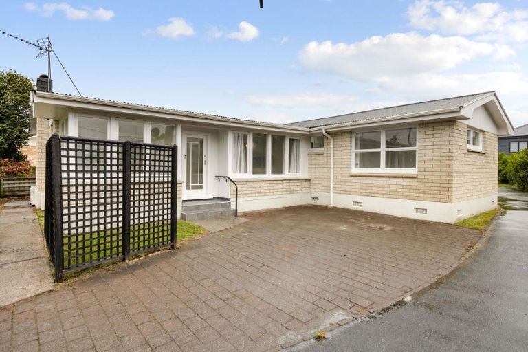 Photo of property in 35 Sandwich Road, St Andrews, Hamilton, 3200