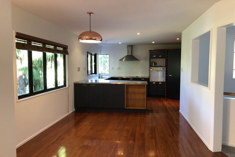 Photo of property in 1/12 Heath Avenue, Northcote, Auckland, 0627