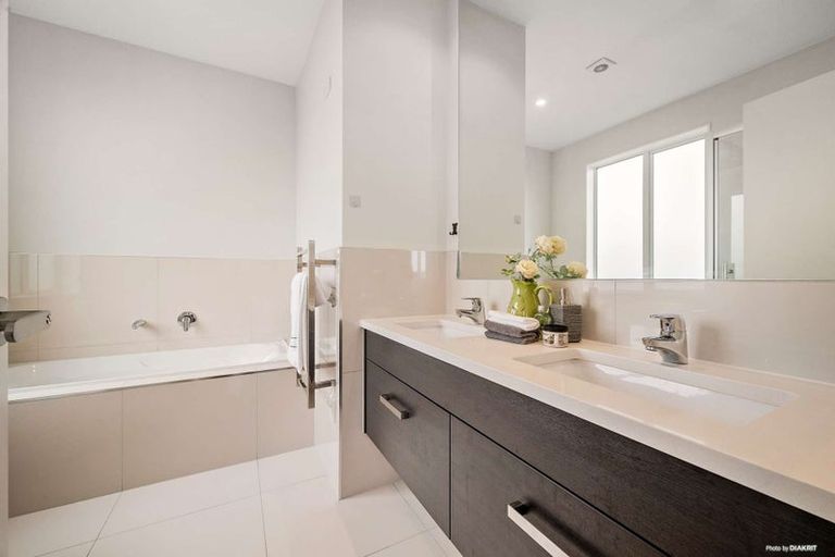 Photo of property in 10 Bine Crescent, Orewa, 0931