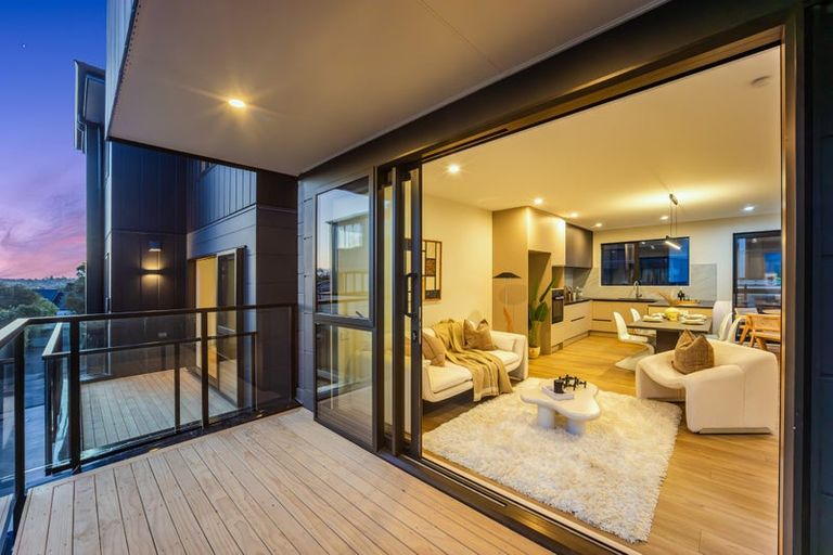 Photo of property in 9c Catalina Crescent, Forrest Hill, Auckland, 0620