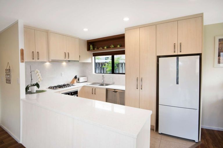 Photo of property in 1/16 Atlantis Place, Totara Vale, Auckland, 0629