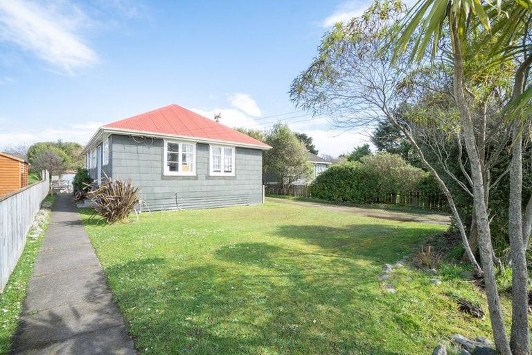 Photo of property in 56 Cook Street, Foxton, 4814