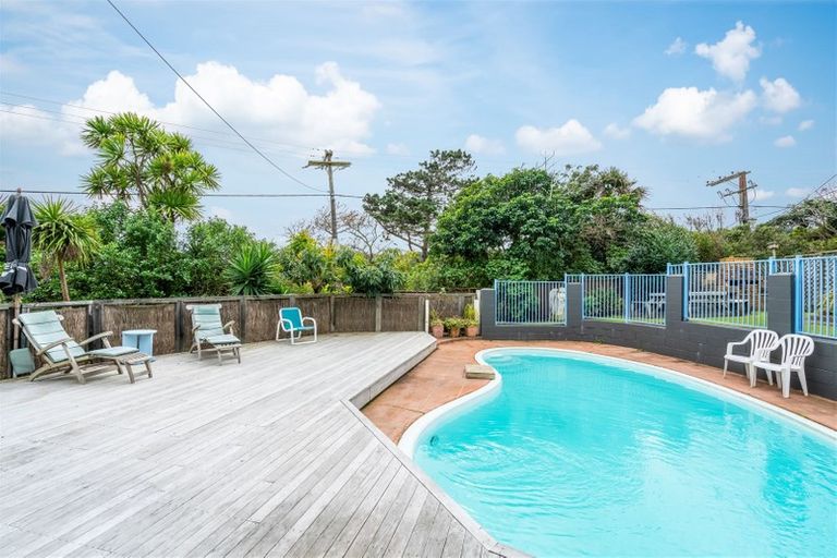 Photo of property in 280e Motutara Road, Muriwai, Waimauku, 0881