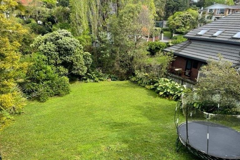 Photo of property in 20 Heathcote Road, Castor Bay, Auckland, 0620