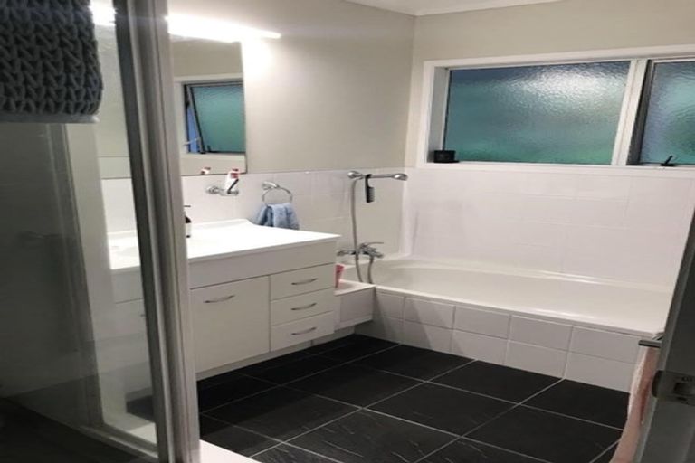 Photo of property in 1/38 Carlisle Road, Browns Bay, Auckland, 0630