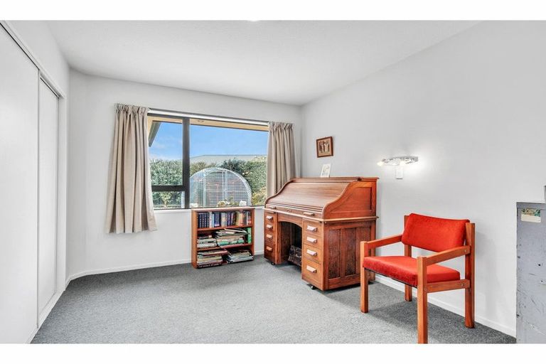 Photo of property in 6 Mclean Place, Woodend, 7610