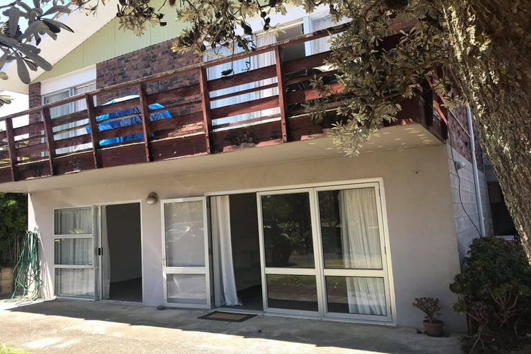 Photo of property in 8 Anarahi Place, Mangere Bridge, Auckland, 2022