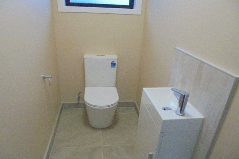 Photo of property in 300 Sturges Road, Henderson Valley, Auckland, 0612