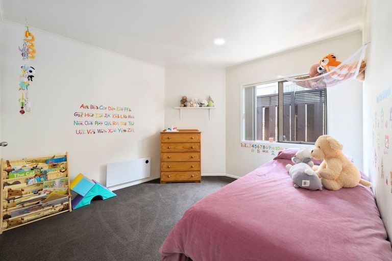 Photo of property in 25c Buscomb Avenue, Henderson, Auckland, 0610