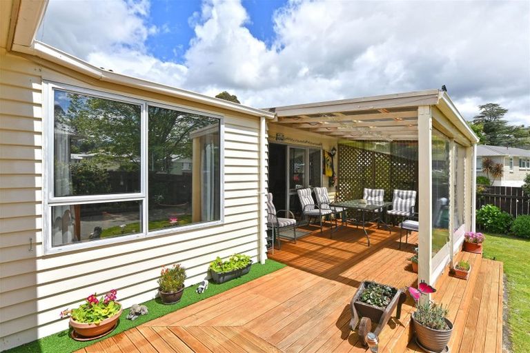 Photo of property in 4 Speargrass Grove, Timberlea, Upper Hutt, 5018