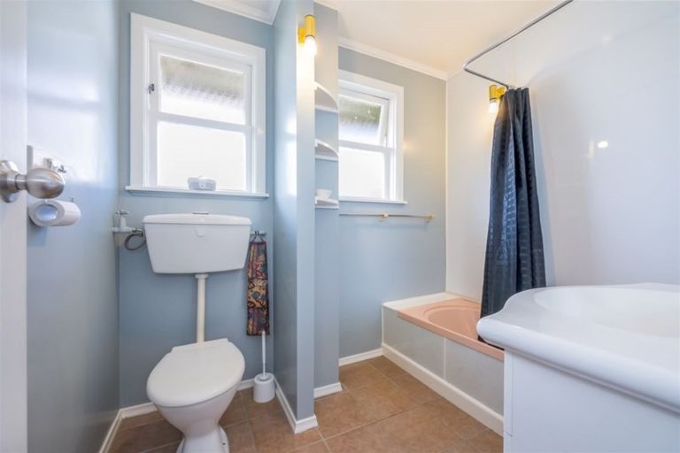 Photo of property in 361 Cambridge Terrace, Naenae, Lower Hutt, 5011