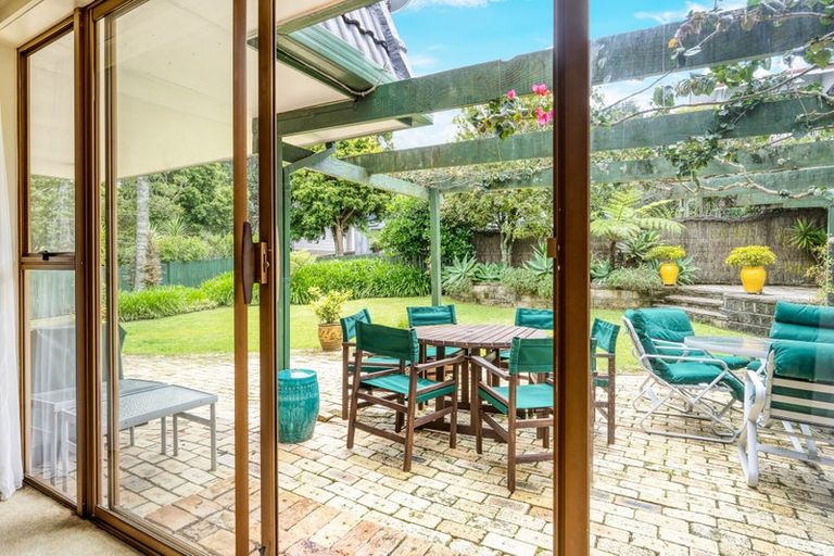 Photo of property in 9 Langstone Place, Chatswood, Auckland, 0626