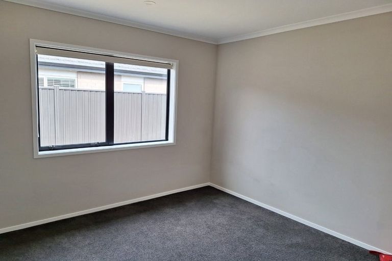 Photo of property in 44 Te Kaeaea Crescent, Wallaceville, Upper Hutt, 5018