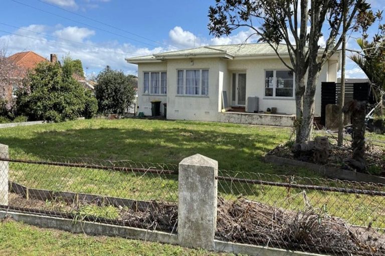 Photo of property in 11 Youngs Road, Papakura, 2110