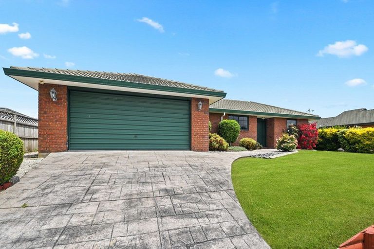 Photo of property in 19 Waiwherowhero Drive, St Andrews, Hamilton, 3200