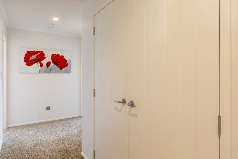 Photo of property in 76 Orotu Drive, Poraiti, Napier, 4112