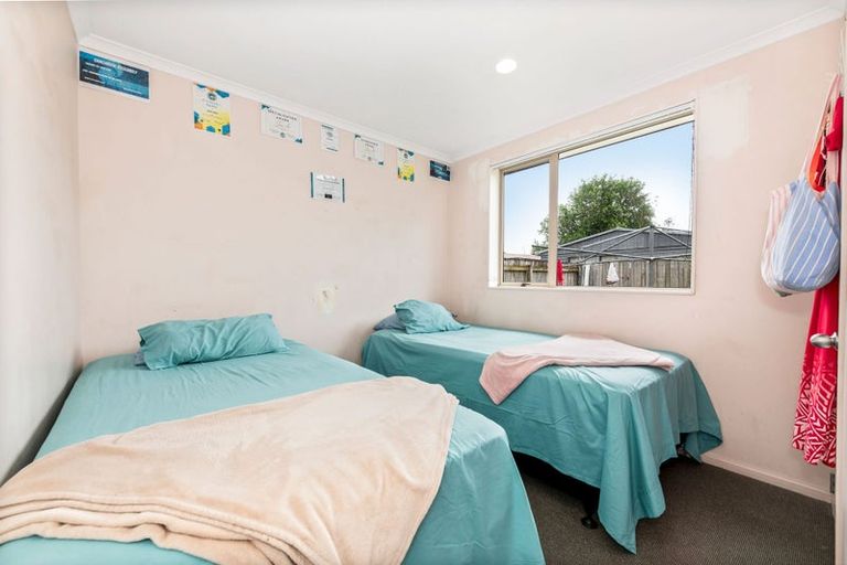Photo of property in 13 Piriti Place, Weymouth, Auckland, 2103