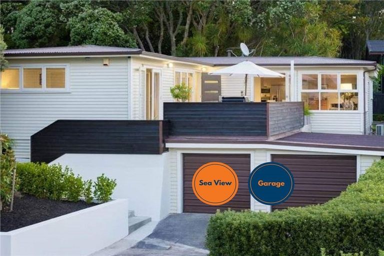 Photo of property in 8 Taumata Road, Castor Bay, Auckland, 0620