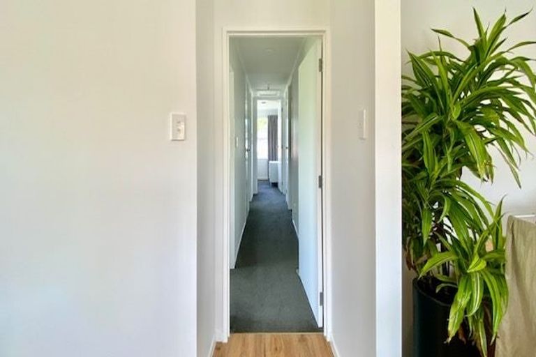 Photo of property in 8 West Harbour Drive, West Harbour, Auckland, 0618